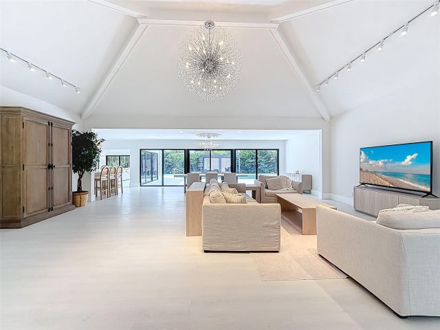 Продажа дома по адресу 5100 Pineview Cir - фото 6159109