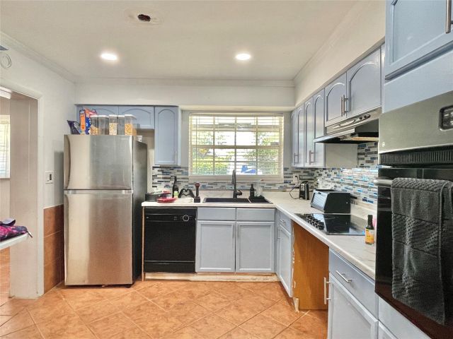 Продажа дома по адресу 1478 NE 56th St - фото 6166113