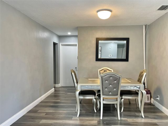 Продажа дома по адресу 1478 NE 56th St - фото 6166115