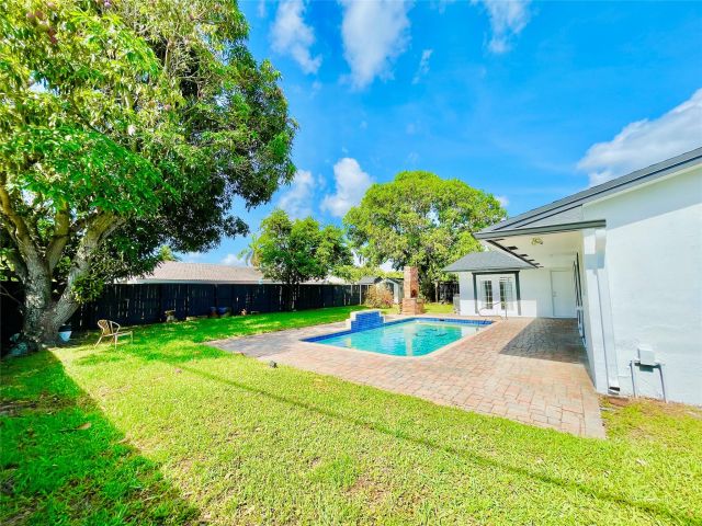 Продажа дома по адресу 1478 NE 56th St - фото 6166121