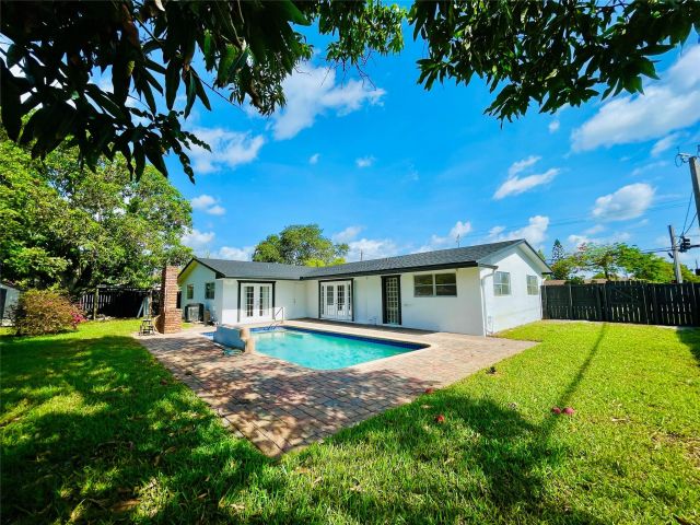 Продажа дома по адресу 1478 NE 56th St - фото 6166122