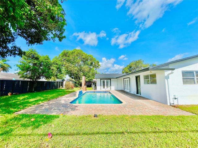 Продажа дома по адресу 1478 NE 56th St - фото 6166123