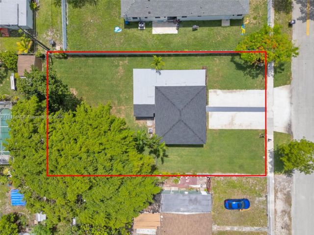 Продажа дома по адресу 1010 NE 140th St - фото 6224027