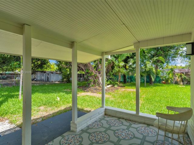 Продажа дома по адресу 1010 NE 140th St - фото 6224031