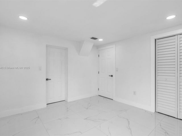 Продажа дома по адресу 1010 NE 140th St - фото 6224039