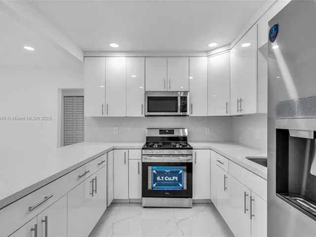 Продажа дома по адресу 1010 NE 140th St - фото 6224041