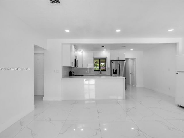 Продажа дома по адресу 1010 NE 140th St - фото 6224044