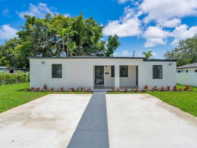 Продажа дома по адресу 1010 NE 140th St - фото 6224045