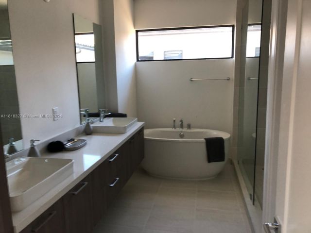 Продажа дома по адресу 8272 NW 44th Ter - фото 6134975