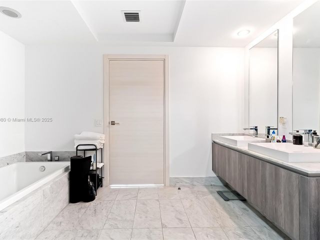 Продажа квартиры #3704 - фото 6153436