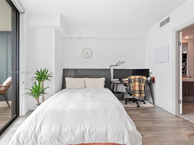 Продажа квартиры #3704 - фото 6153439