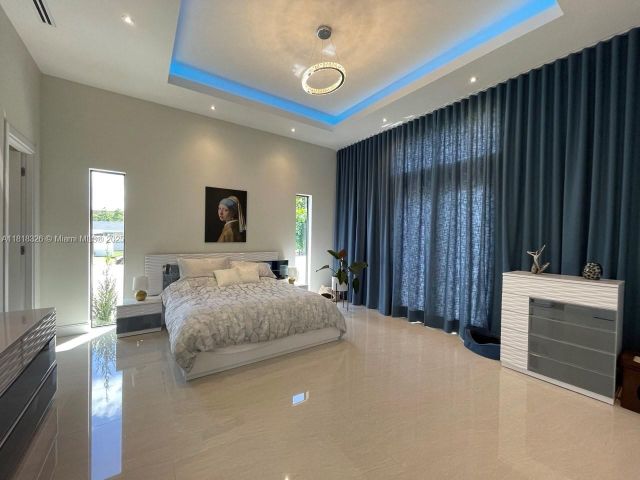 Продажа дома по адресу 1951 SW 28th Ave - фото 6135007