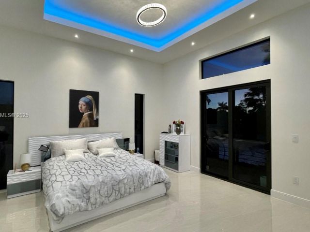 Продажа дома по адресу 1951 SW 28th Ave - фото 6135008