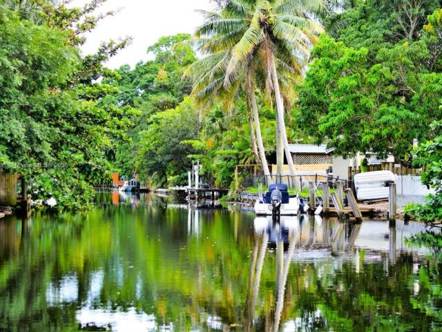 Продажа дома по адресу 1951 SW 28th Ave - фото 6135016