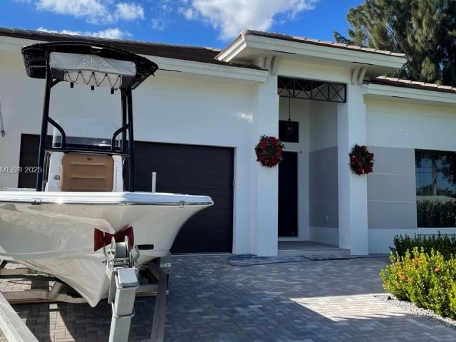 Продажа дома по адресу 1951 SW 28th Ave - фото 6135019