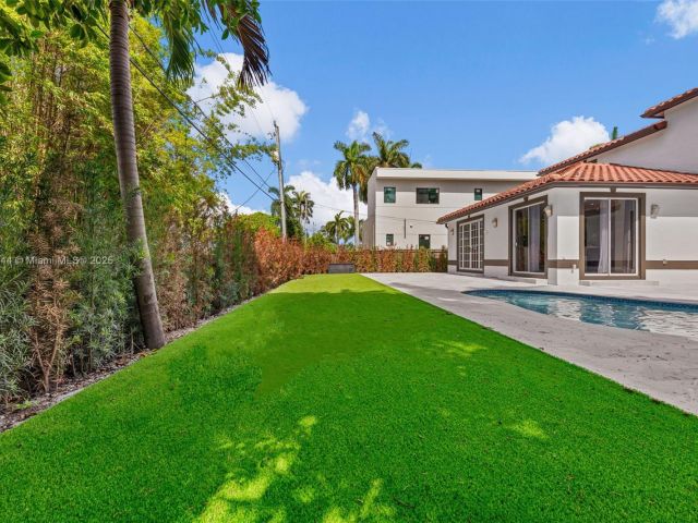 Продажа дома по адресу 1350 Hollywood Blvd - фото 6143541