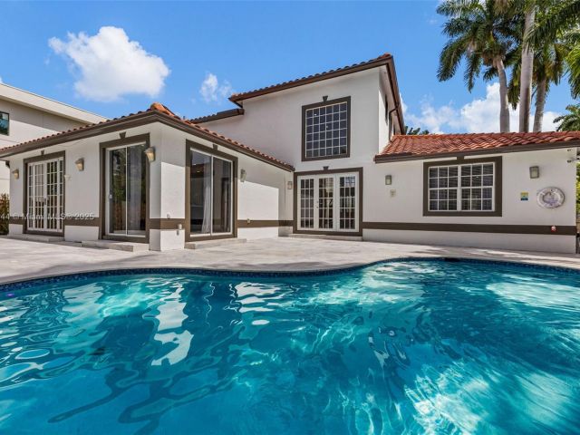 Продажа дома по адресу 1350 Hollywood Blvd - фото 6143546