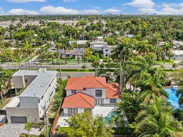 Продажа дома по адресу 1350 Hollywood Blvd - фото 6143549