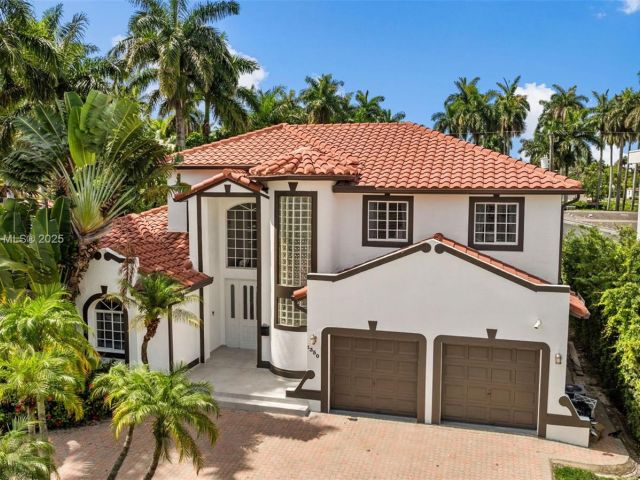 Продажа дома по адресу 1350 Hollywood Blvd - фото 6143555