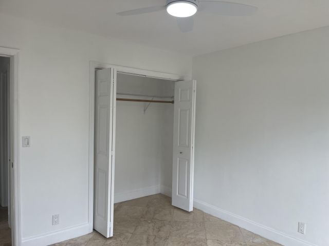 Дом в аренду по адресу 927 W Royal Palm Road - фото 6702482