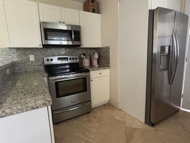 Дом в аренду по адресу 927 W Royal Palm Road - фото 6702493