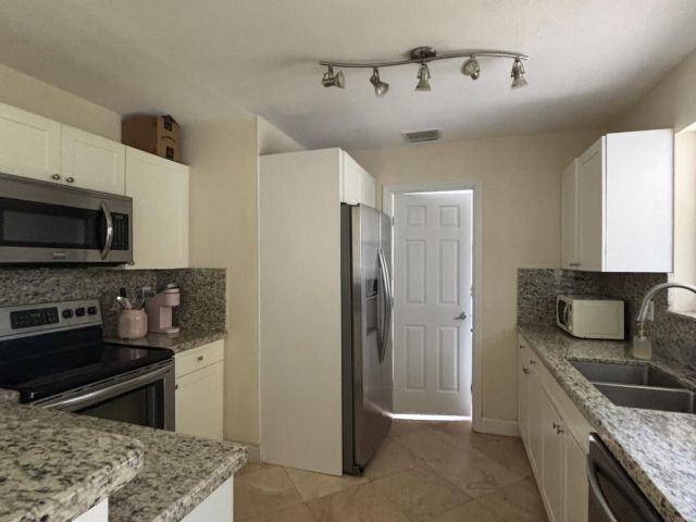 Дом в аренду по адресу 927 W Royal Palm Road - фото 6702495