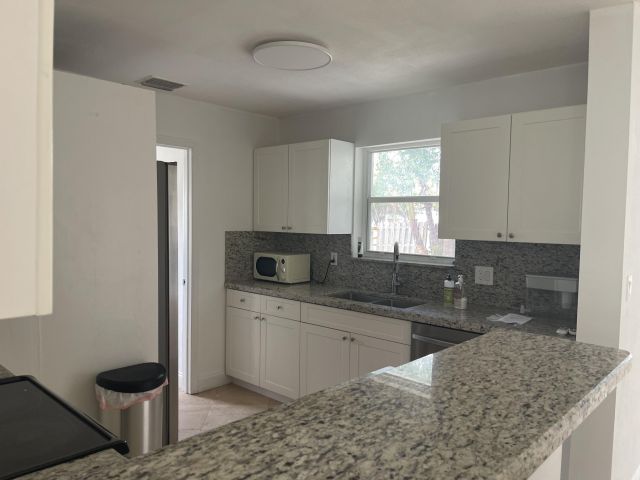 Дом в аренду по адресу 927 W Royal Palm Road - фото 6702497