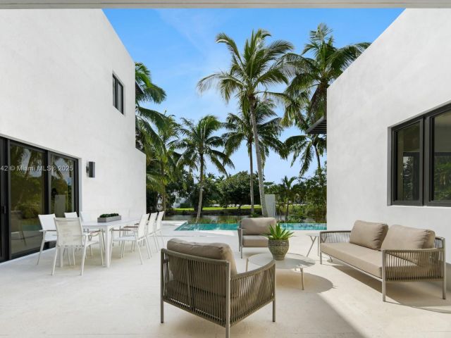 Дом в аренду по адресу 11150 Griffing Blvd - фото 6138185