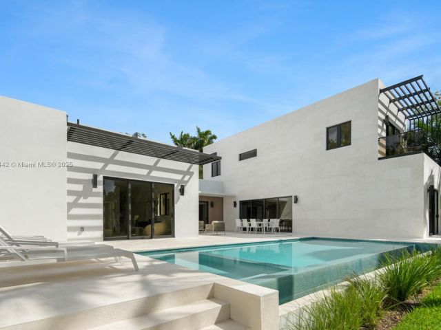 Дом в аренду по адресу 11150 Griffing Blvd - фото 6138186