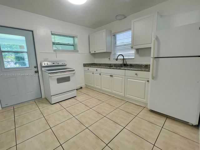 Продажа дома по адресу 4562 Old Military Trl - фото 6139342