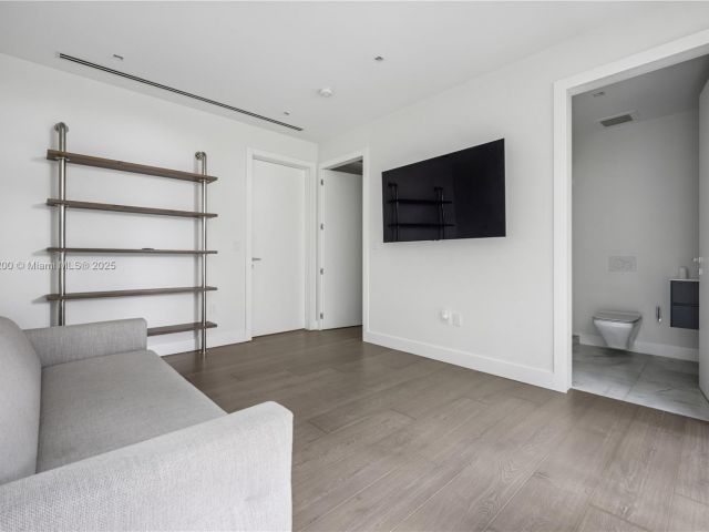 Продажа дома по адресу 420 N Hibiscus Dr - фото 6139409