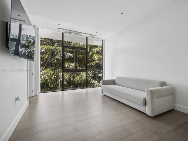 Продажа дома по адресу 420 N Hibiscus Dr - фото 6139410