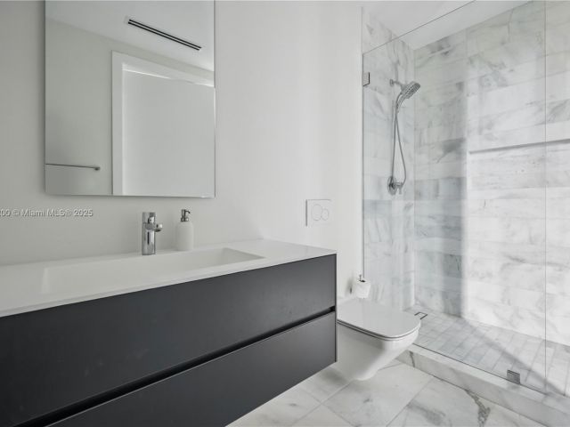 Продажа дома по адресу 420 N Hibiscus Dr - фото 6139411