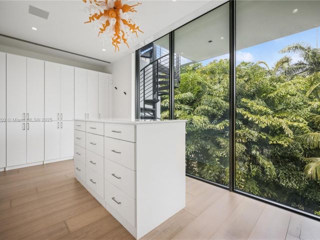 Продажа дома по адресу 420 N Hibiscus Dr - фото 6139413