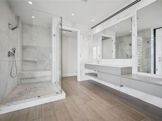 Продажа дома по адресу 420 N Hibiscus Dr - фото 6139415