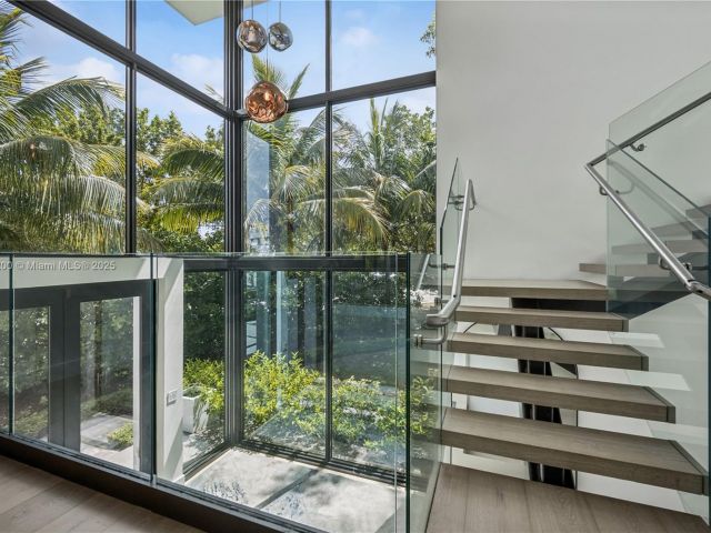 Продажа дома по адресу 420 N Hibiscus Dr - фото 6139417