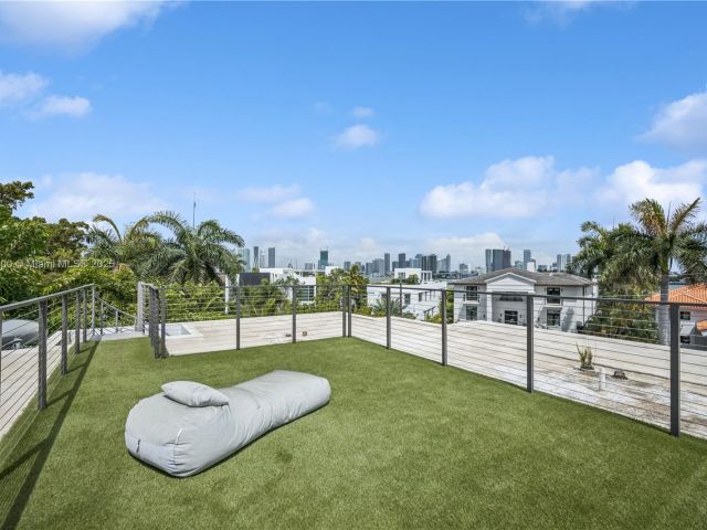 Продажа дома по адресу 420 N Hibiscus Dr - фото 6139418