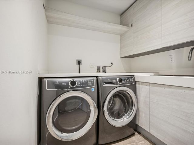 Продажа дома по адресу 420 N Hibiscus Dr - фото 6139419