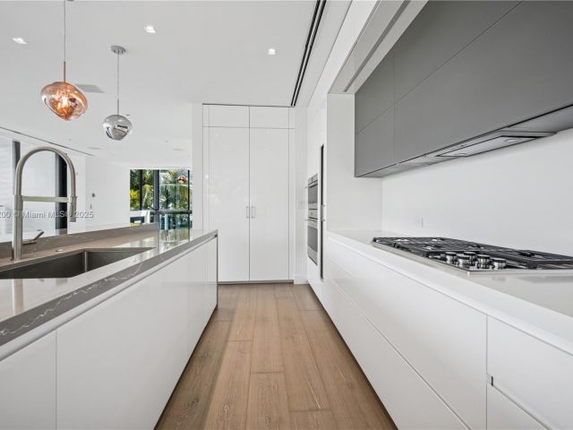 Продажа дома по адресу 420 N Hibiscus Dr - фото 6139421