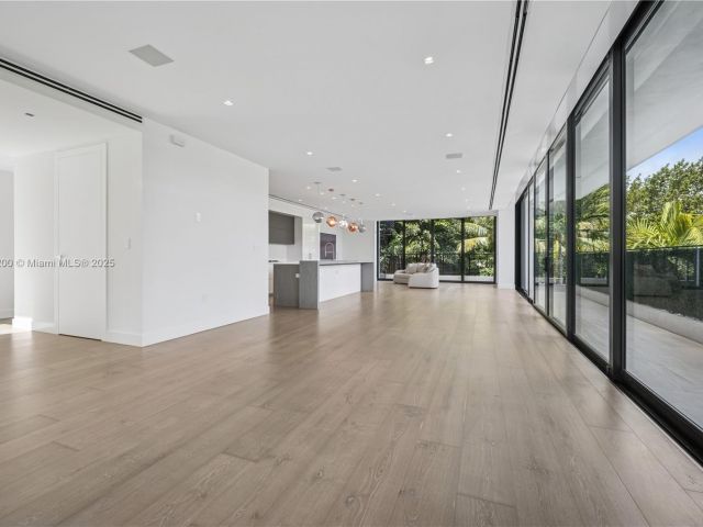 Продажа дома по адресу 420 N Hibiscus Dr - фото 6139424