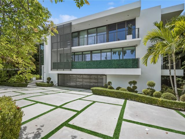 Продажа дома по адресу 420 N Hibiscus Dr - фото 6139427