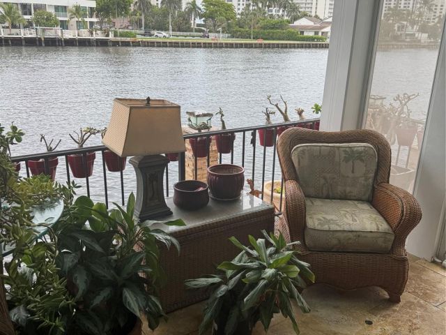 Дом в аренду по адресу 683 Pelican Way - фото 6144044