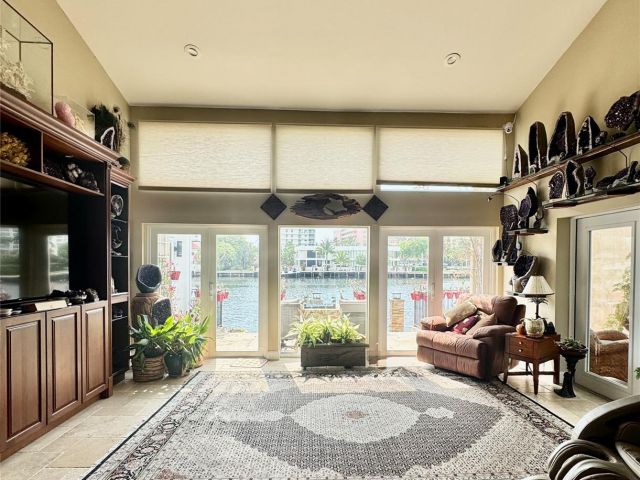 Дом в аренду по адресу 683 Pelican Way - фото 6144046