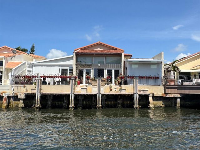 Дом в аренду по адресу 683 Pelican Way - фото 6144058