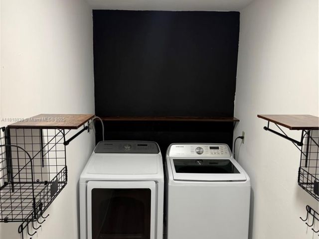 Дом в аренду по адресу 300 NW 82nd Ter - фото 6139894