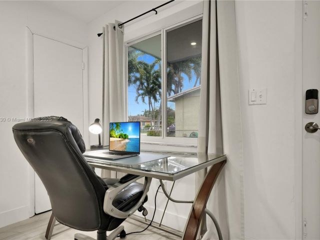 Дом в аренду по адресу 300 NW 82nd Ter - фото 6139895