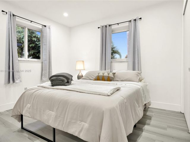 Дом в аренду по адресу 300 NW 82nd Ter - фото 6139896