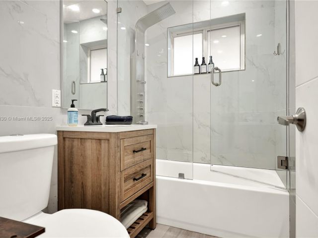 Дом в аренду по адресу 300 NW 82nd Ter - фото 6139898