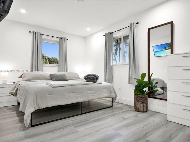 Дом в аренду по адресу 300 NW 82nd Ter - фото 6139900