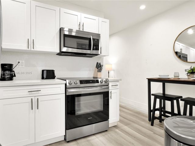 Дом в аренду по адресу 300 NW 82nd Ter - фото 6139904